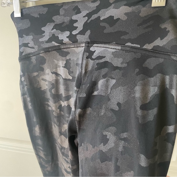 Spanx Faux Leather Camo Black High Waisted Leggings Size Small - Picture 7 of 9